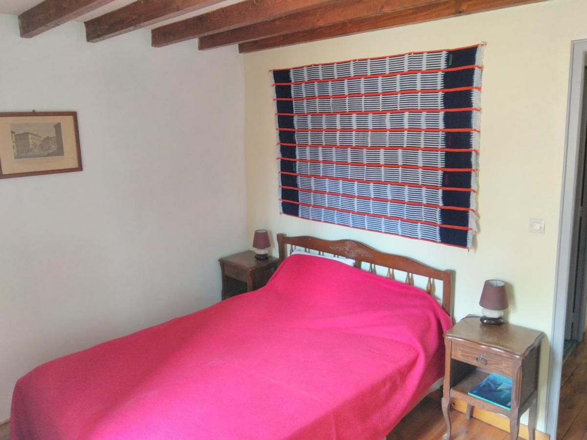 Romans-sur-isere, Maison De Rue En Centre Ancien